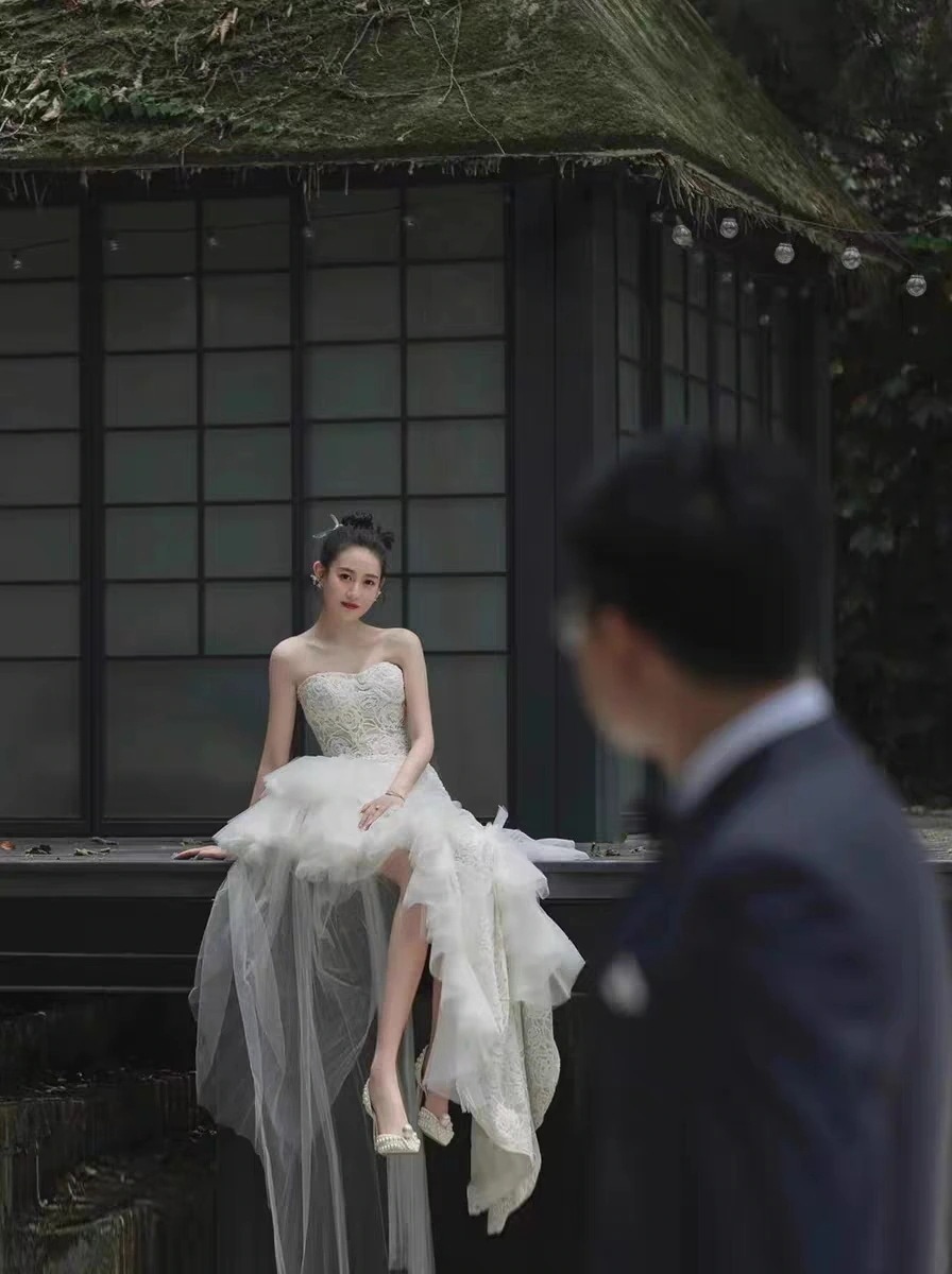 ウェディングドレス白二次会フレンチレースのドノースリーブ結婚式ドレス花嫁フォトウエディングビーチフォト前撮り後撮り披露宴ロングドレス