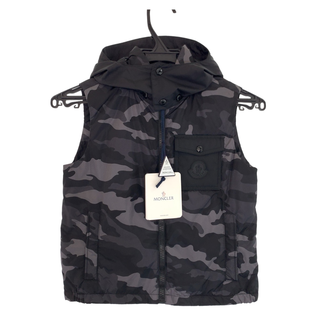 新品未使用 カモフラ柄 迷彩柄 DRUM GILET サイズ130 ブラック ナイロン 5909169175 ダウンベスト フード取り外し可 キッズ 502858 新品