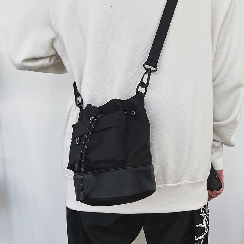 ショルダーバッグ 使い方自由！2wayバッグクロスボディバッグ カジュアルクロスボディバッグ シングル 流行！ホーボーバッグ 修学旅行 大容量トートバッグ バックパック キャリーバッグ