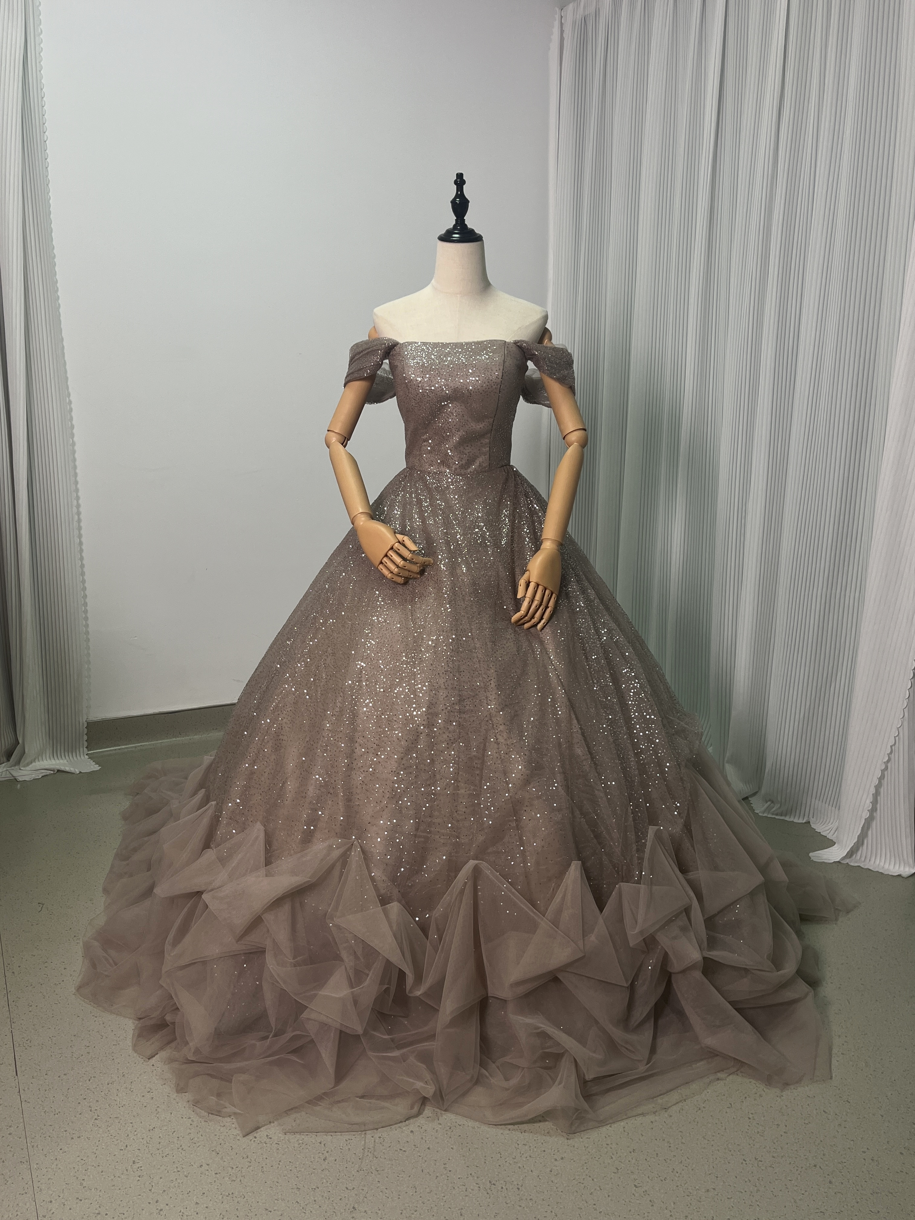 豪華！カラードレス シャンパン色 キラキラグリッターチュール お色直し オフショルダー ラッフルフリル 披露宴