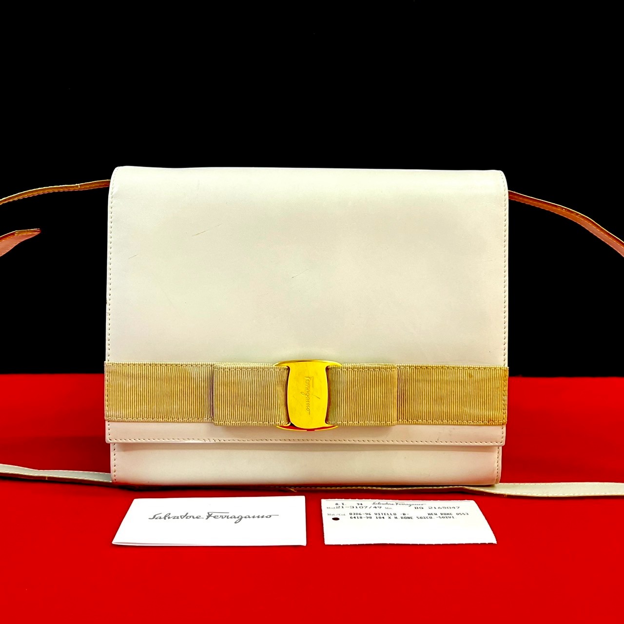 ヴィンテージ ヴァラリボン ロゴ 金具ショルダーバッグ レザー ホワイト 25193