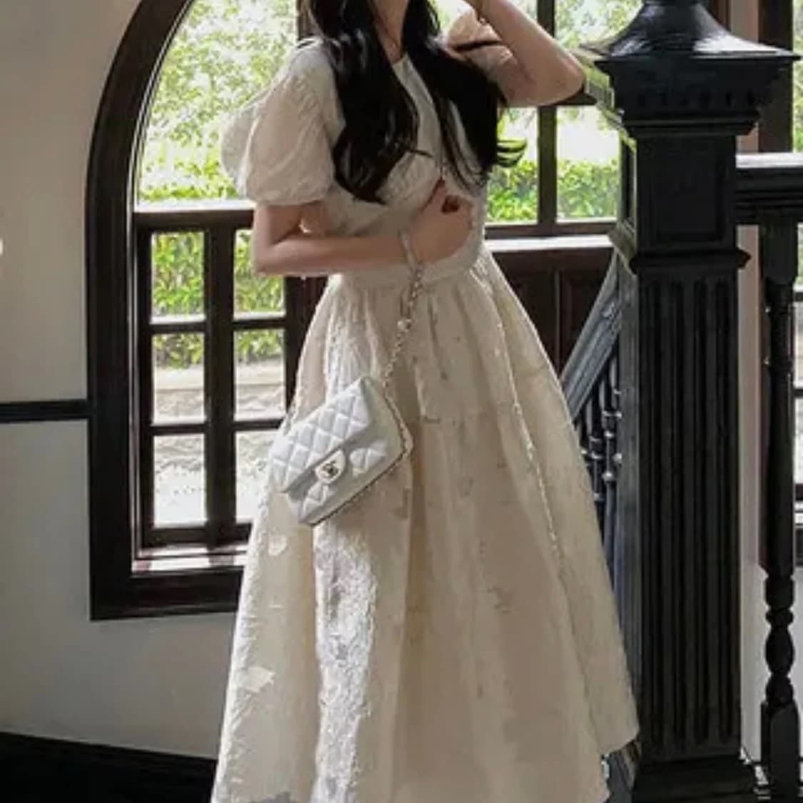 半袖レースワンピース ワンピース フレアワンピース ミモレ ミモレ丈 ミディアム丈 袖あり 半袖 パフスリーブ Vネック フレア レース 透け感 かわいい 大人可愛い きれいめ シンプル カジュアル