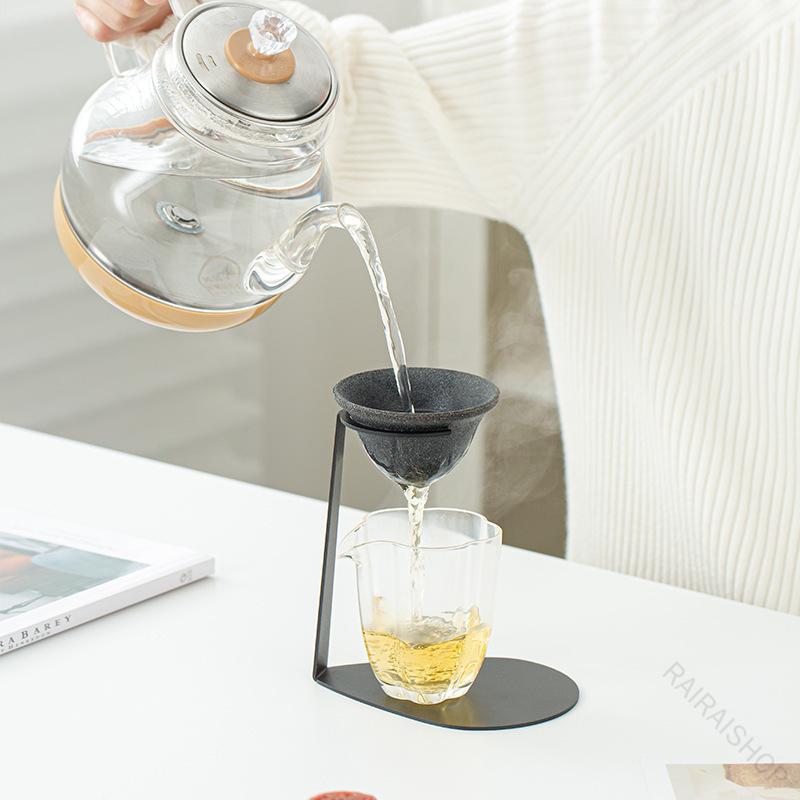 【新商品を厳選】茶こし 陶器製 鉄製 スタンド 付き 微細 メッシュ フィルター 茶葉 用 穴無し 受け皿 セット グレー モダン シンプル おしゃれ ティータイム 来客 おもてなし お茶 入れ 目詰