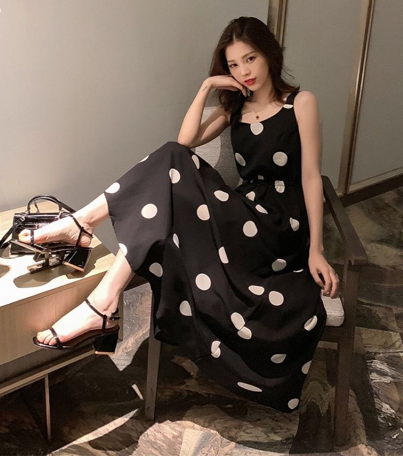 ワンピース フレアワンピース ロング丈 ノースリーブ Vネック フレア Aライン バックリボン 大人可愛い おしゃれ 大人女子 キュート 存在感 ドット柄 春 夏 秋 レディース デート お出かけ