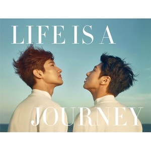 韓国スター写真集 東方神起 (TVXQ!) - PHOTOBOOK [LIFE IS A JOURNEY] (フォトブック304P+メーキングDVD+はがき3種+折りたたみポスター1種)