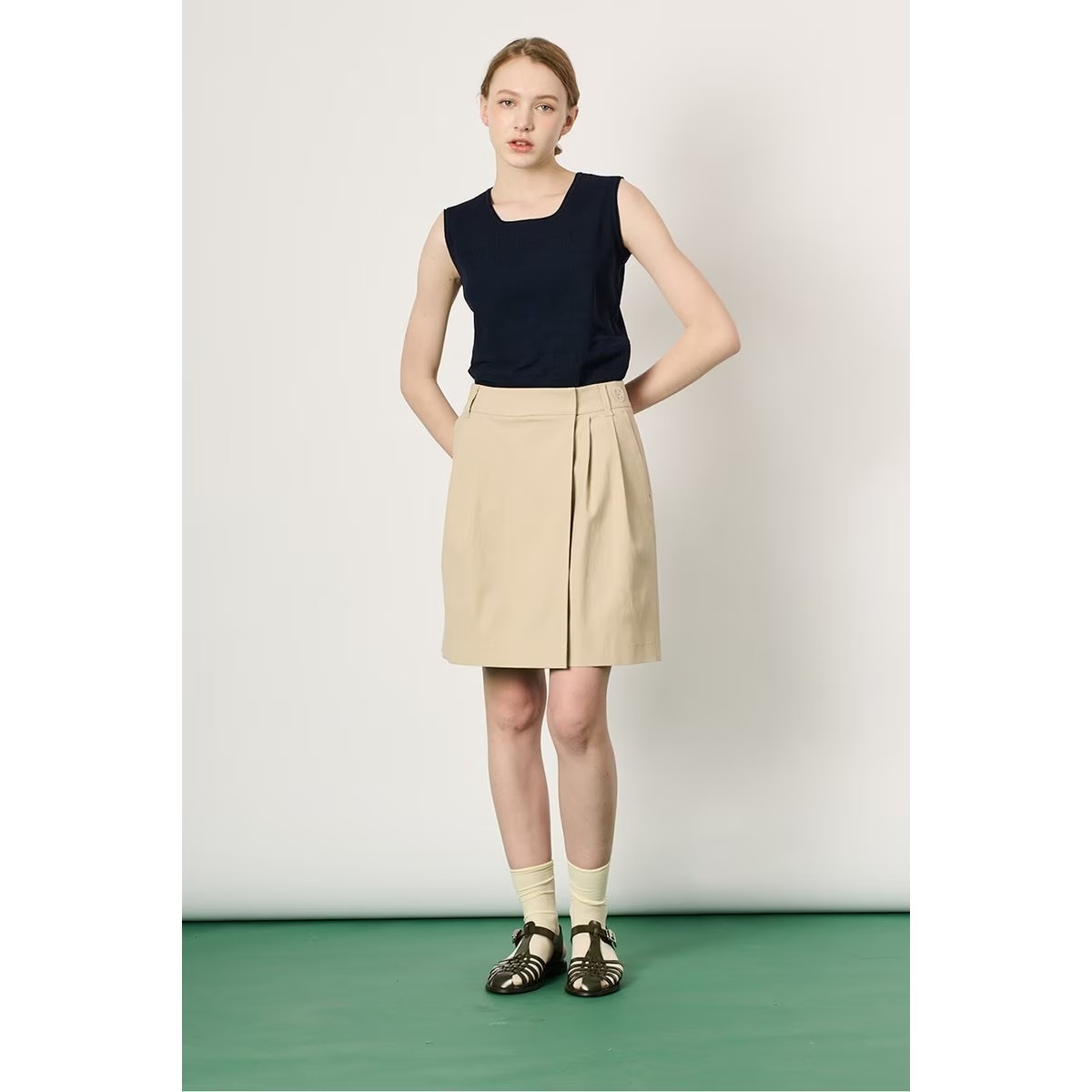 [韓国きれいめコーデ ] フェミニンなスポーティーラップパンツ