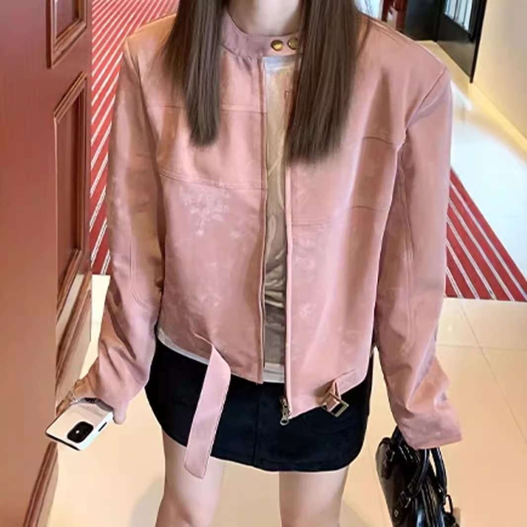 2024新型バイオレットコースト定染長袖ピンクのレザーコート女性痩せ見え肩当てブラウンのトップス秋