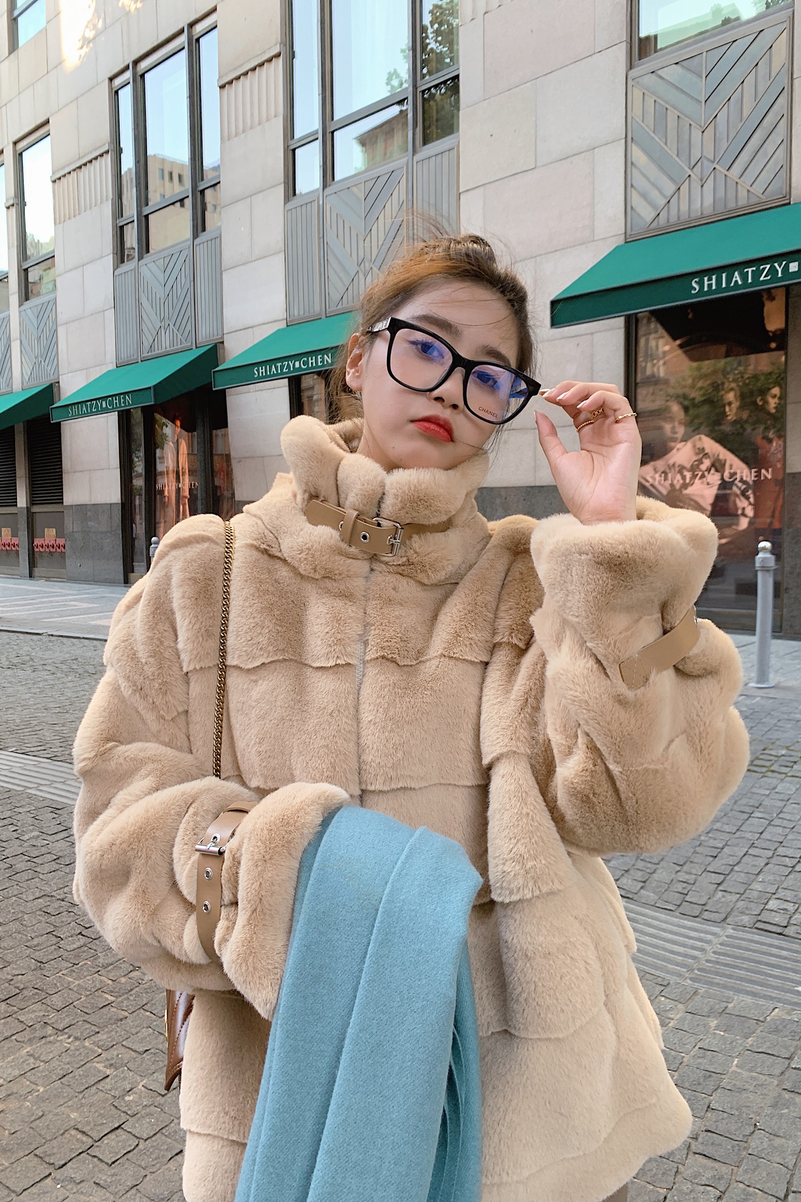 ファージャケット エコファー アウター ふわふわ 大人可愛い フェミニン きれいめ 韓国 ファッション 秋冬 フェイク カジュアル コート ２カラー D152