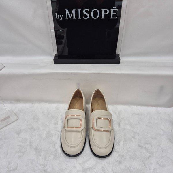 By 女性 ゴールド装飾 クラシック ローファー 112HT339DT012 IVORY 4 JJ