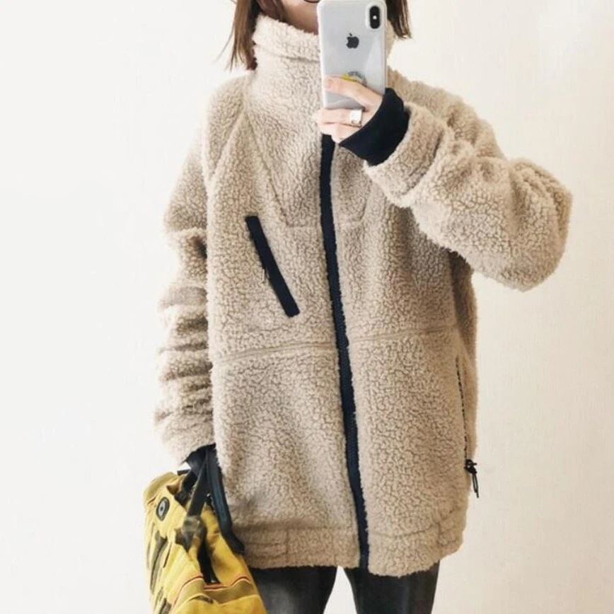 【超暖かい】 個性的なデザイン欠かせない切り替えジャケット