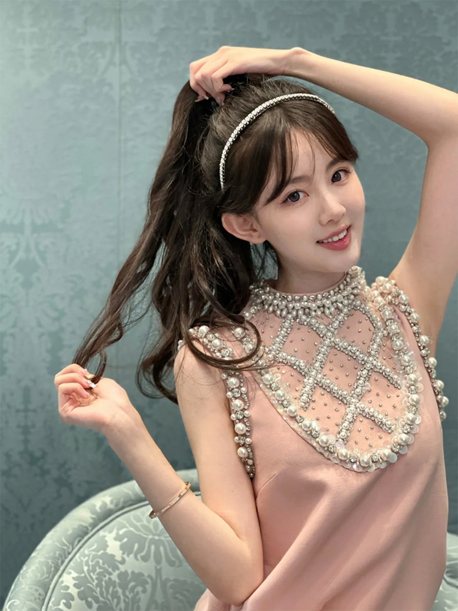 可愛いレディースノースリーブミニワンピ　パール付き　人気パーティードレス　お誕生日　結婚式　二次会