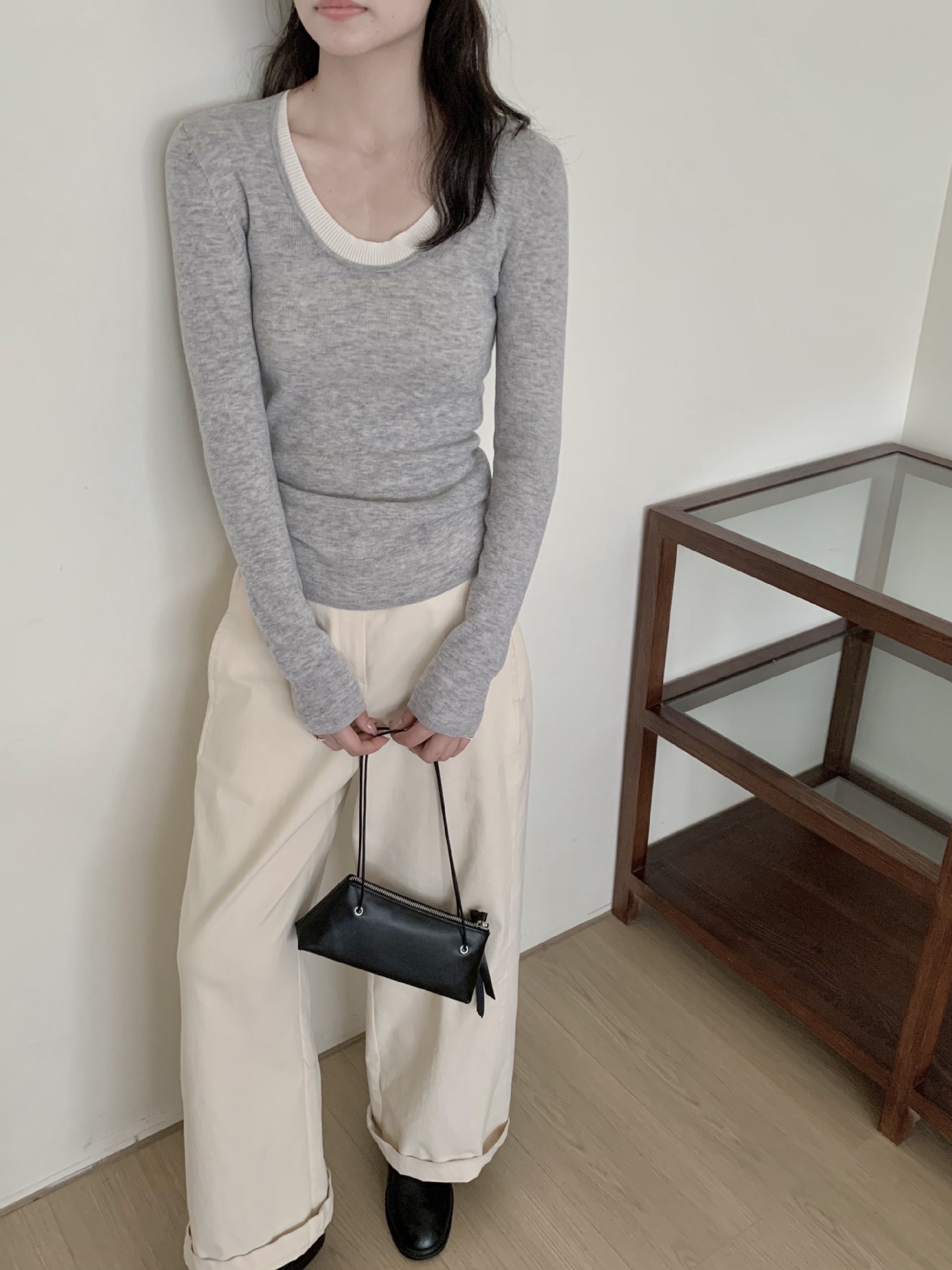 秋と冬のウールセーターオールウールUカラー衝突韓国スタイルの女性のニットのシニアセンス長袖Tシャツボトミングジャンパー