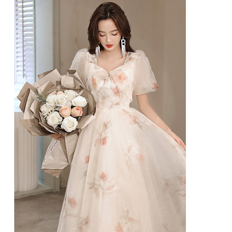 敬酒服花嫁2024新型女性高級感軽贅沢婚約ドレス超仙回門私服デザイン感vネック