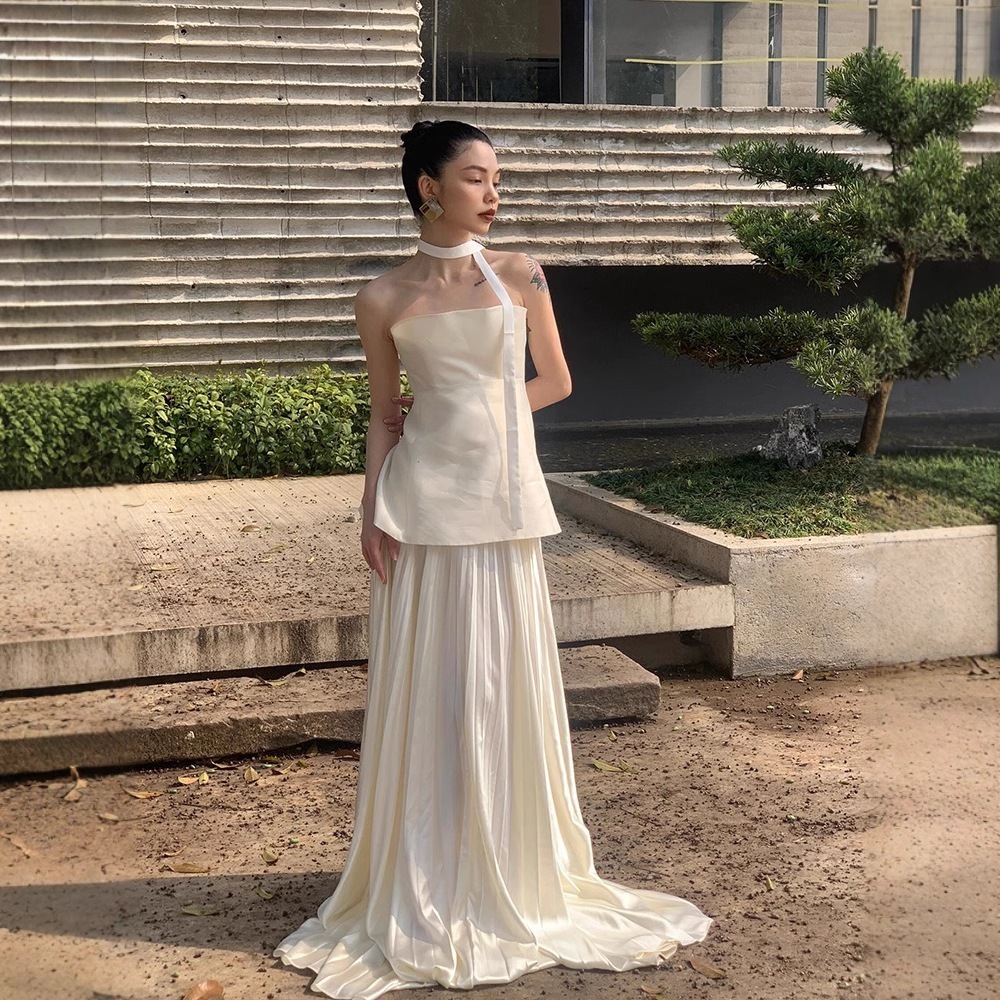 新しい朝の服の女性の春の新型は胸を拭いて証明書を受け取って婚約します