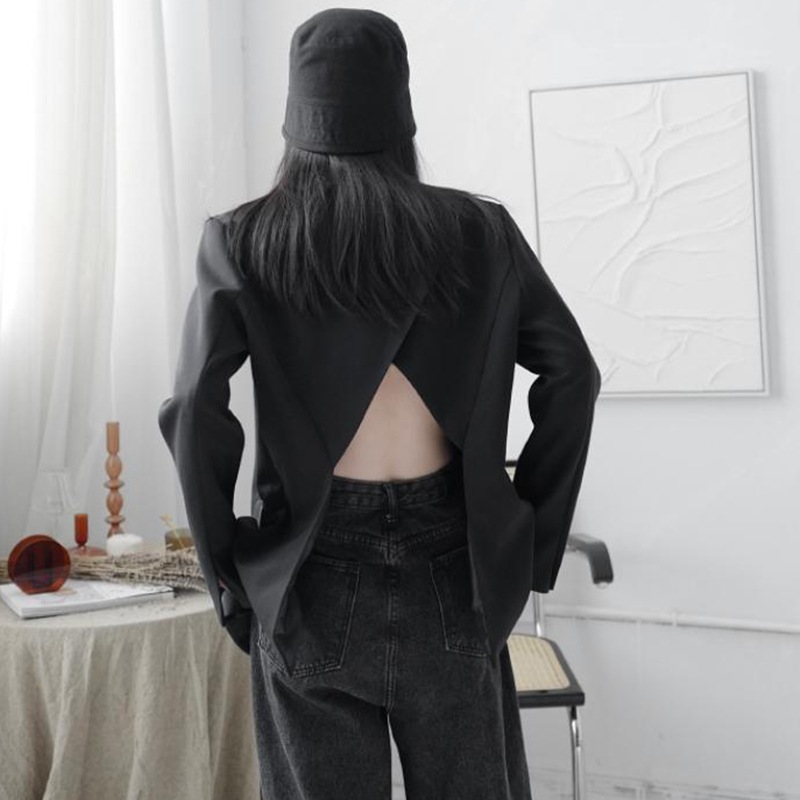 女性の長袖スーツジャケット春の新しいパーソナライズされたジャケットバックスリットデザインルーズラージカジュアルブラックジャケット女性のファッションカジュアルジャケット