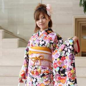 レンタル最大20日間 振袖 レンタル 成人式 セット振袖20点フルセット 派手黒地に赤紫花づくし成人式から結婚式やフォーマルまで　着物　kimono