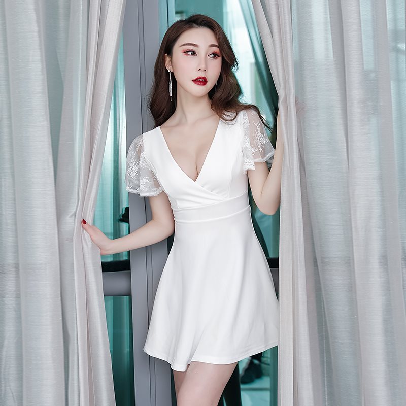 ナイトクラブのセクシーなドレスの女性の短い夏のスタイルの誘惑トップレスのナイトクラブの低胸部の気質ハイエンドの夜の作業服