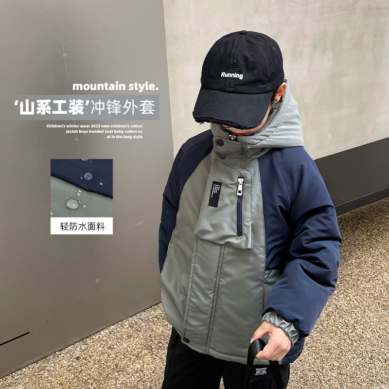 男の子韓国風アウトドアフード付きジャケット綿入りジャケット2024冬新スタイル子供トレンドブランド作業着綿入りコート厚くて暖かい