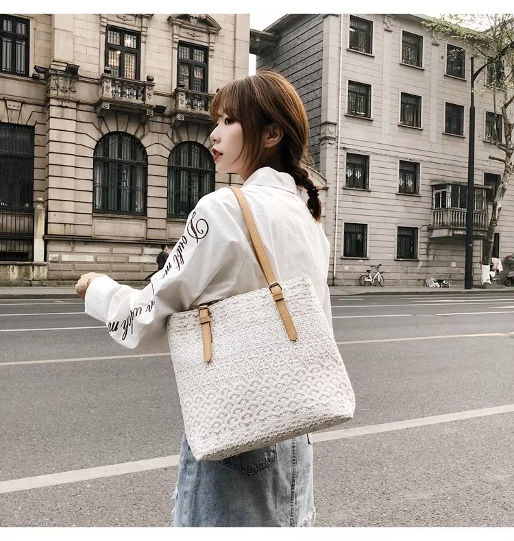 バッグ バック カバン かばん 鞄 bag ショルダーバッグ ショルダーバック トートバッグ トートバック 肩がけバック 肩掛けバック 大容量 多収納 仕切り スクエア型 四角 刺繍 ファスナー