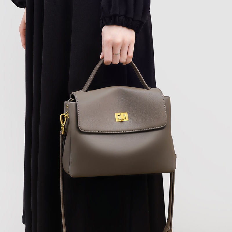 トートバッグ2025新モデル高級感本革女性バッグ手に持って通勤郵便配達バッグ斜めショルダーバッグトートバッグ