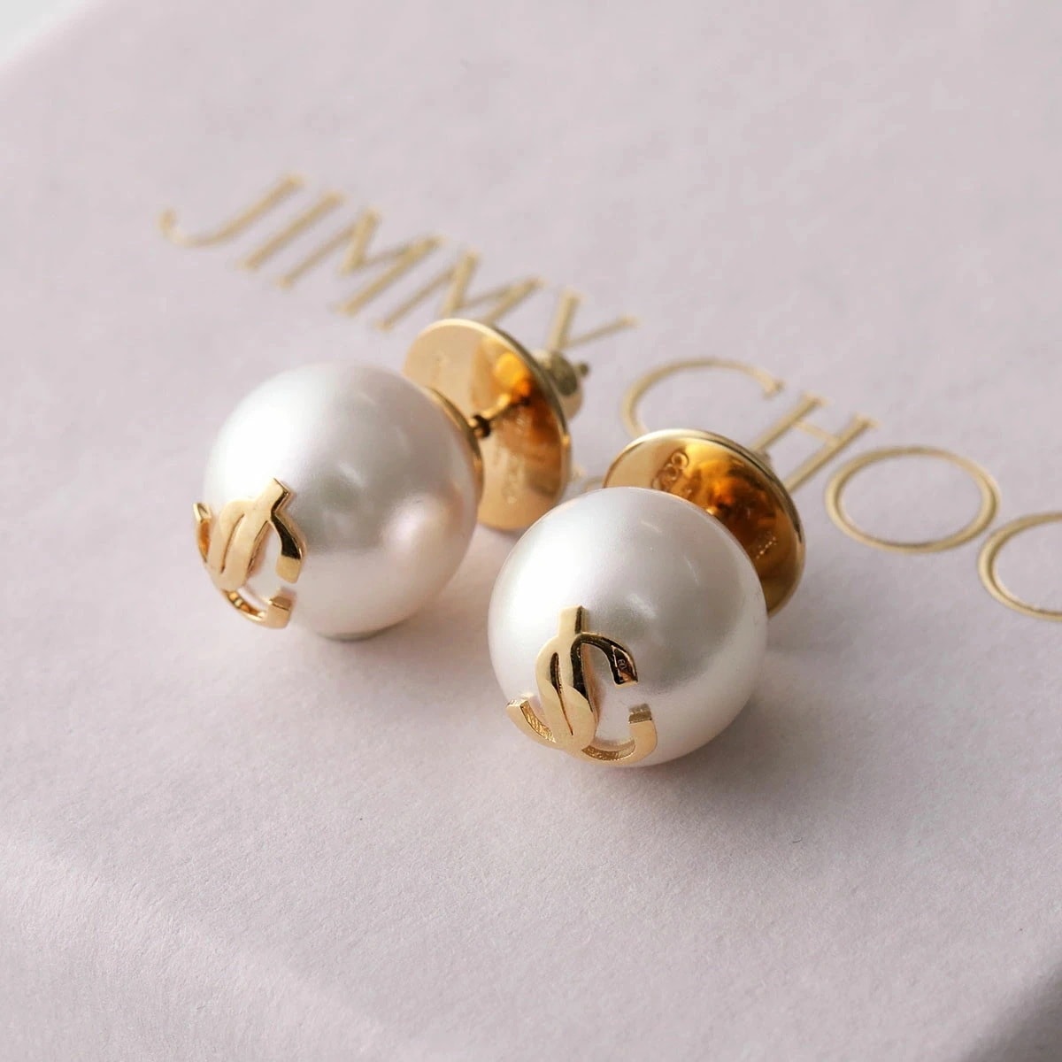 Jimmy Choo ジミーチュウ ピアス JC PEARL STUDS/U DXQ JC パール スタッズ レディース JCロゴ ブラス アクセサリー GOLD/WHITE