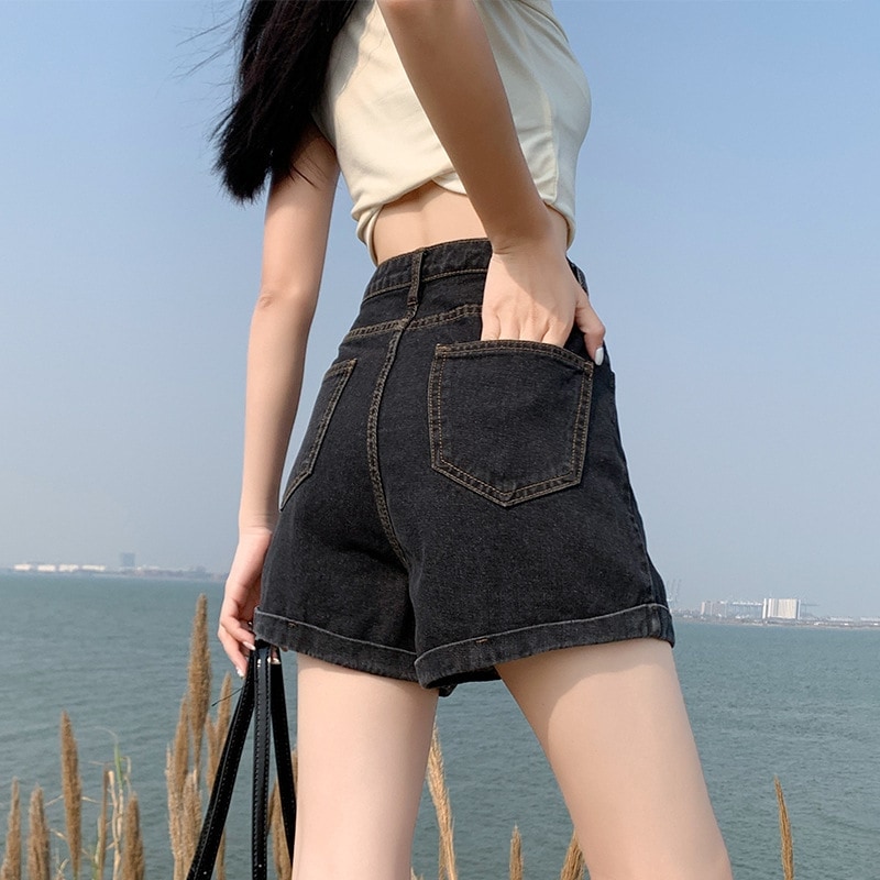 女性用黒とグレーのハイウエストカールデニムショートパンツ2024夏スリムルーズワイドレッグホットパンツ小柄な人向け