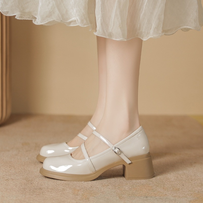 太いヒールの女性用フランスメリージェーンシューズレトロなパテントレザーの小さな革靴ラウンドトゥ浅い口気質ローヒール女性用の小さな香りのスタイルのシングルシューズ