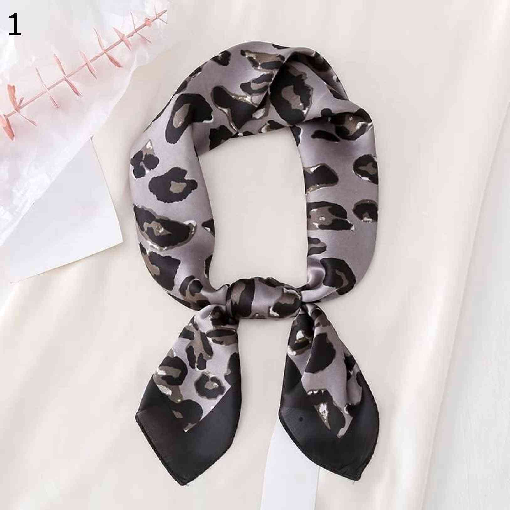 【20%OFFクーポン～】春の女性のハンカチヒョウ柄の小さな正方形のラップ スカーフ多機能ポリエステル スカーフ スカーフ (Color : Light grey Size : 70x70cm)