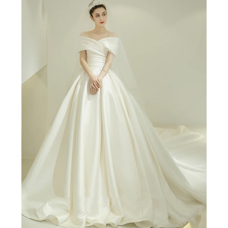 サテンウェディングドレス2024新しい気質花嫁ワンショルダー宮殿スタイルフレンチスタイルシンプルな雰囲気フェアリースタイルメインドアベール 6,949円