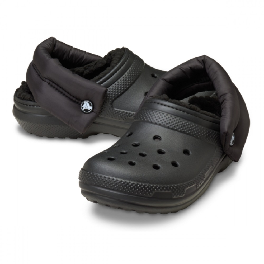 クロックスクラシックパフストラップ裏地付きクロッグブラック 211979-001