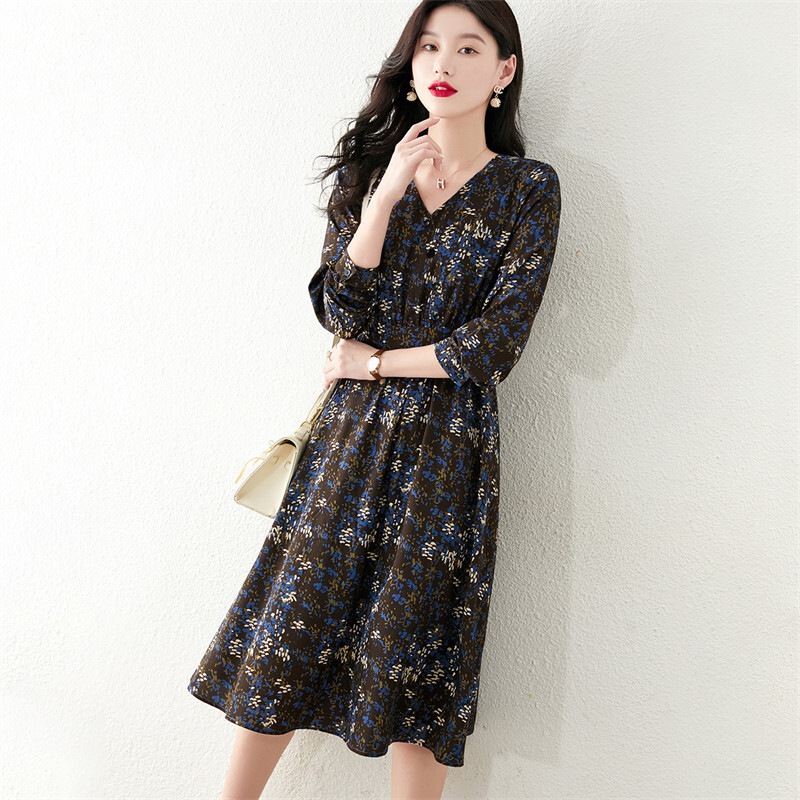 レディース ワンピース フレア 膝丈 長袖 Vネック Aライン かわいい 大人可愛い きれいめ シンプル カジュアル 上品 おしゃれ レトロ こなれ感 ガーリー 個性的 モダン 主役級 存在感 抜け感 7,375円