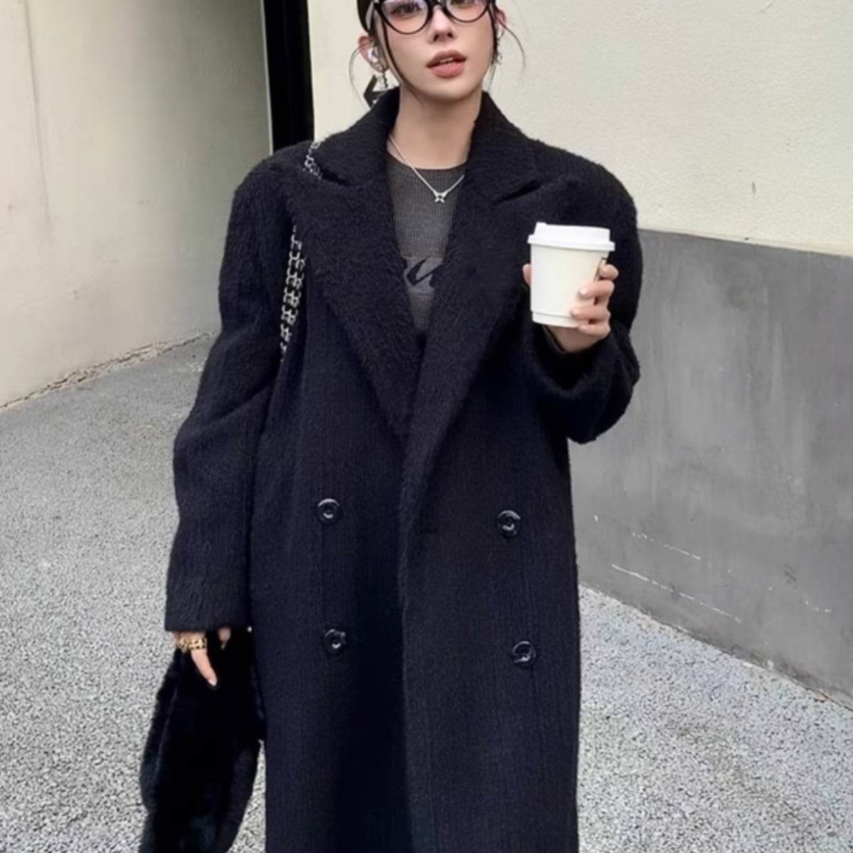 アウター コート ロングコート 長袖 襟付き 前開き ダブルボタン ロング丈 かわいい 大人可愛い きれいめ シンプル 上品 おしゃれ かっこいい カジュアル レトロ こなれ感 個性的 主役級 存在感