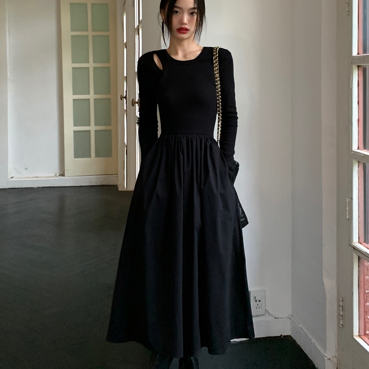 ワンピース ロングワンピース フレアワンピース 長袖 ラウンドネック カットアウトデザイン フレア ロング丈 かわいい 大人可愛い きれいめ シンプル 上品 おしゃれ 大人女子 レトロ きちんと