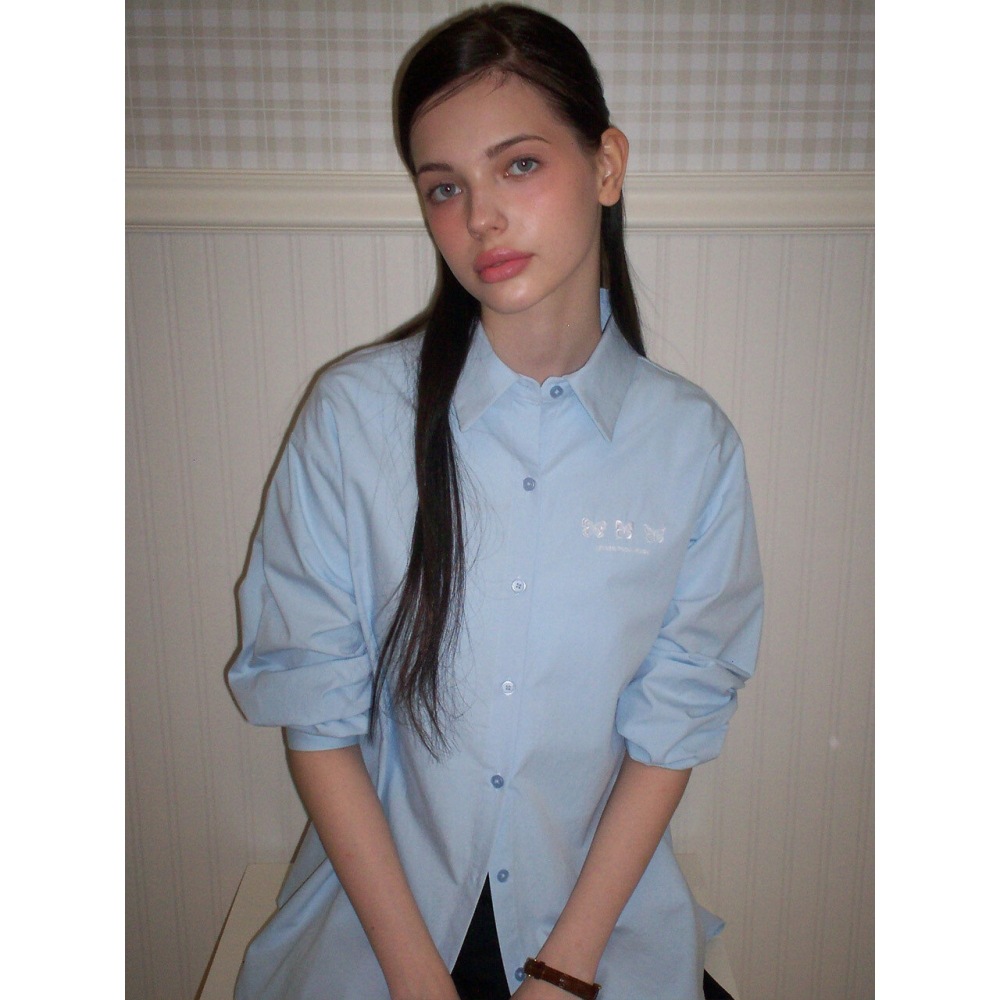 LETTER FROM MOONトリプル蝶刺繍オーバーフィットコットンシャツ（スカイブルー）