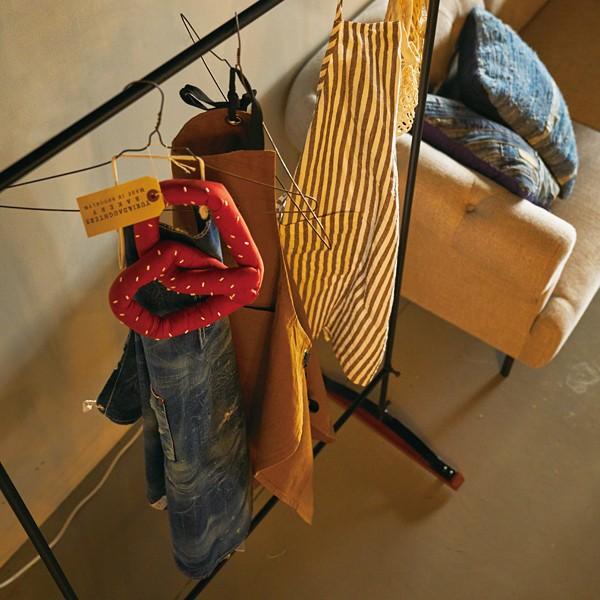 ハンガーラック スリム 頑丈 おしゃれ アメリカン インダストリアル ヴィンテージ テイスト シンプル ビンテージ風 レトロ マット調 ブラック 黒 アイアン製