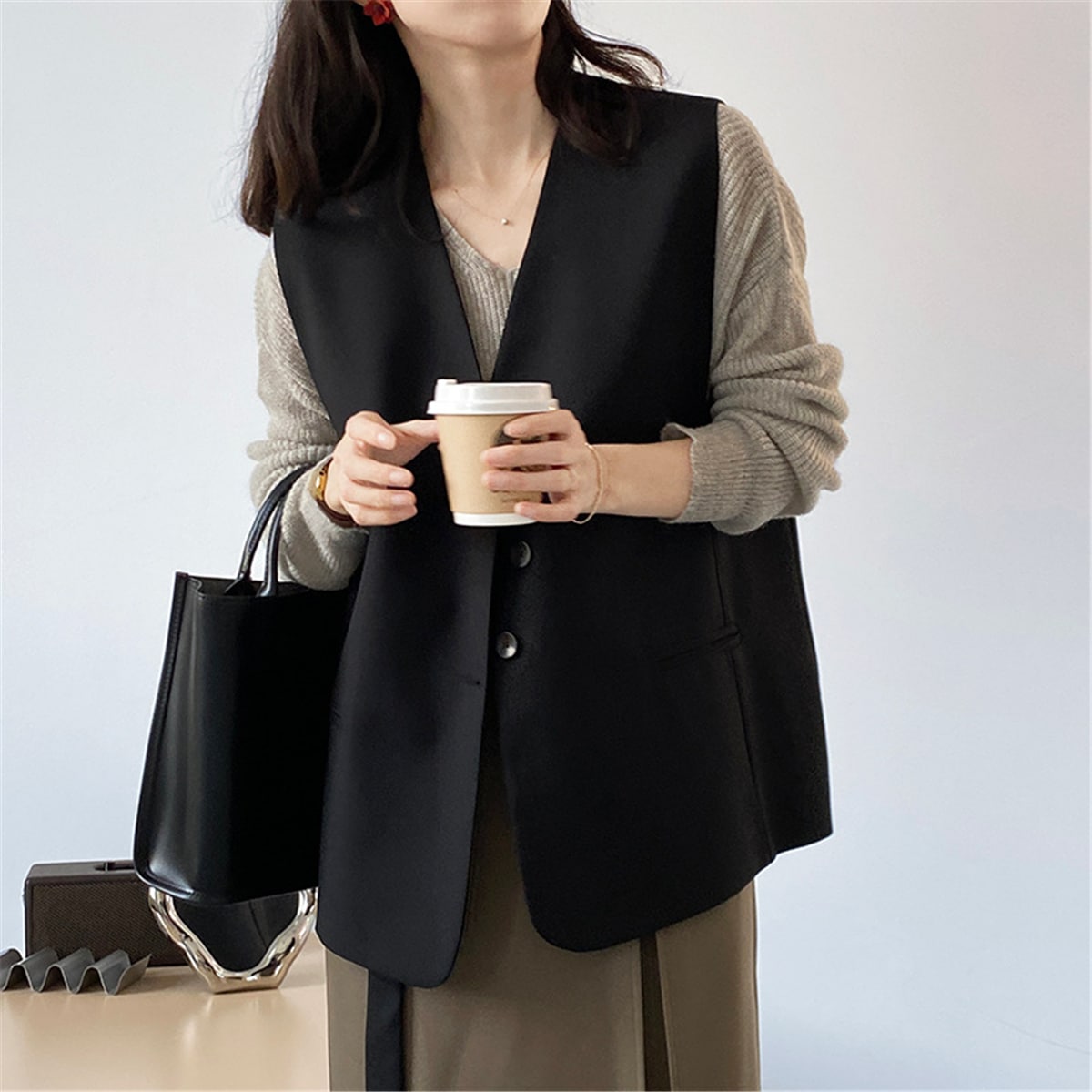 ベスト トップス ベスト 袖なし ノースリーブ Vネック 前開き かわいい 大人可愛い きれいめ シンプル カジュアル 大人 上品 おしゃれ お洒落 大人可愛い 大人女子 こなれ感 キュート ガーリー