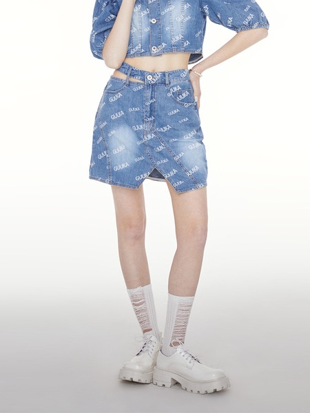 トレンディなブランドデニムショートスカート女性のための夏のヒップホップウエスト中空デザイン不規則なユニークなヒップカバースカート