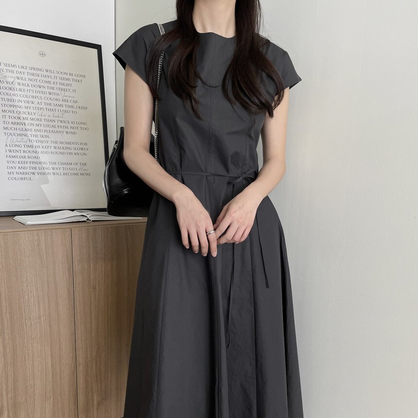 レディース ワンピース シャツワンピ ロング 半袖 クルーネック フレア Aライン スマート ウエストマーク ポケット 薄手 大人可愛い きれいめ シンプル おしゃれ こなれ感 個性的 主役級 存在感