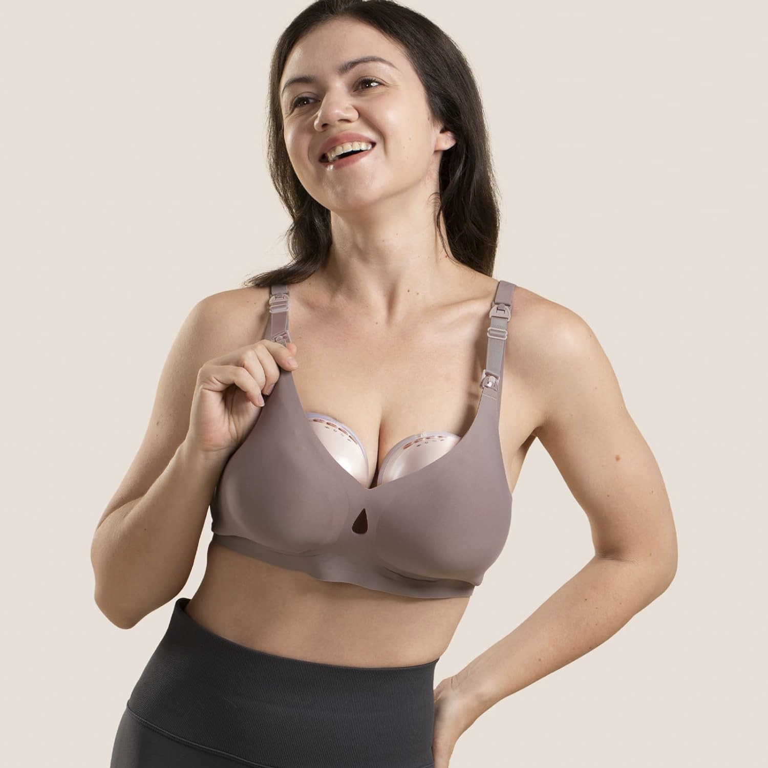 新しいハンドフリーの電気母乳ポンプサイレントワイヤレスシリコーンマッサージ授乳乳首乳房乳房ポンプ