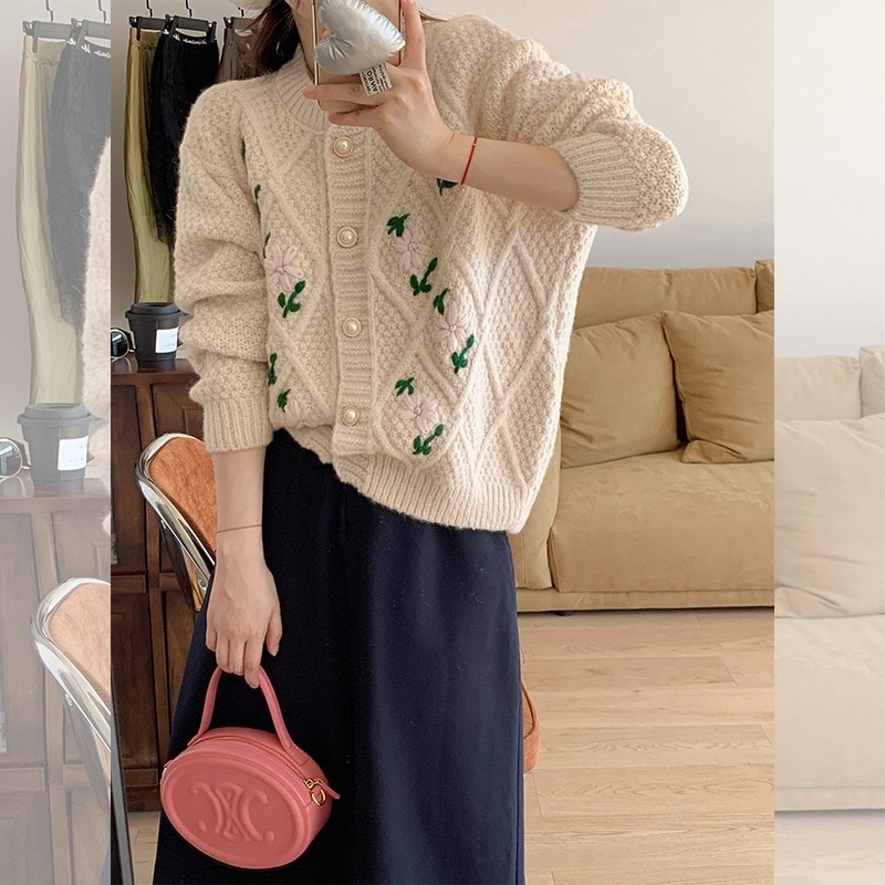 トップス 白トップス 長袖 ドロップショルダー 萌袖 ラウンドネック 襟なし ストレート 刺繍 花柄刺繍 パールボタン 前開き ニット かわいい 大人可愛い カジュアル おしゃれ お洒落 レトロニット