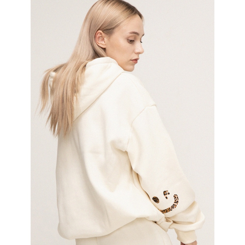 GRAVERエルボーレオパード図面スマイルフードティークリーム