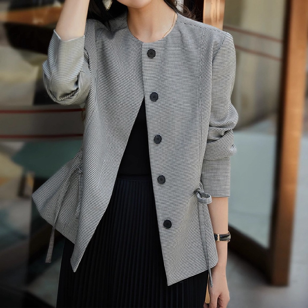 レディース ジャケット アウター 上着 ミディアム ノーカラージャケット ミドル丈 長袖 ドロップショルダー クルーネック 襟なし フェミニン 着痩せ効果 ウエストマーク ウエストリボン ドロスト