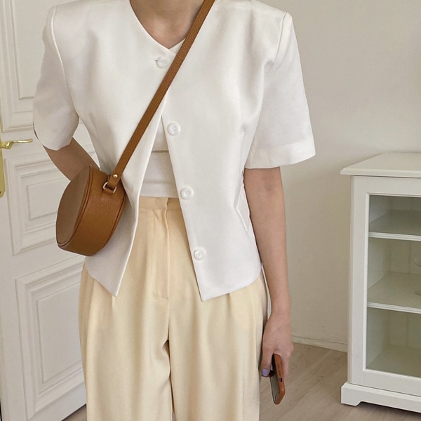 送料0円!韓国ファッションソースイート ノーカラー ハーフ 半袖 ジャケット(outer1208)