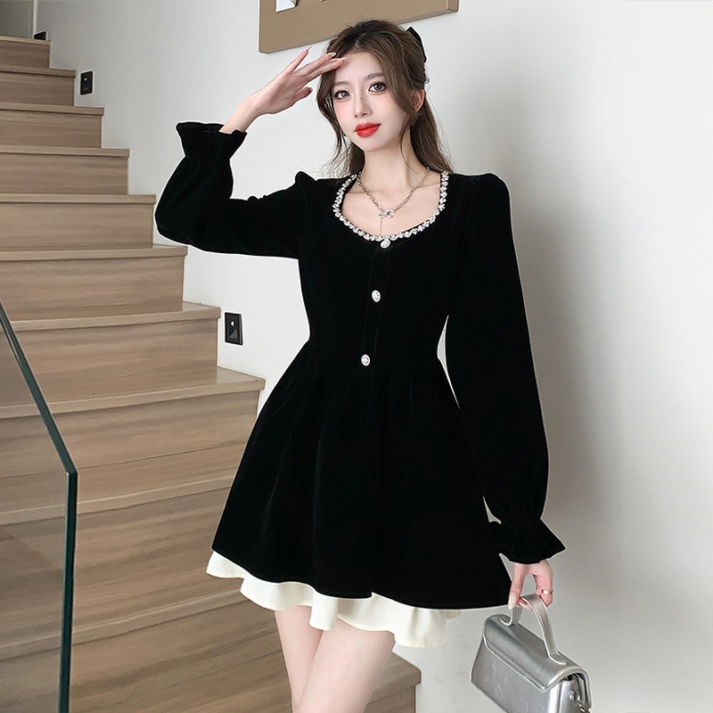 気品スクエアネック長袖ベルベットワンピース秋冬新作2024ウエストを収めたスリムなスカート高級ドレススカート