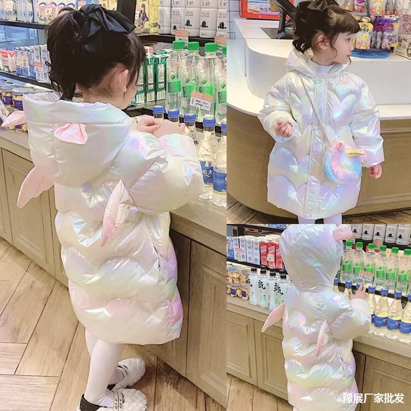 冬を彩るキラキラの子供用ダウンジャケット