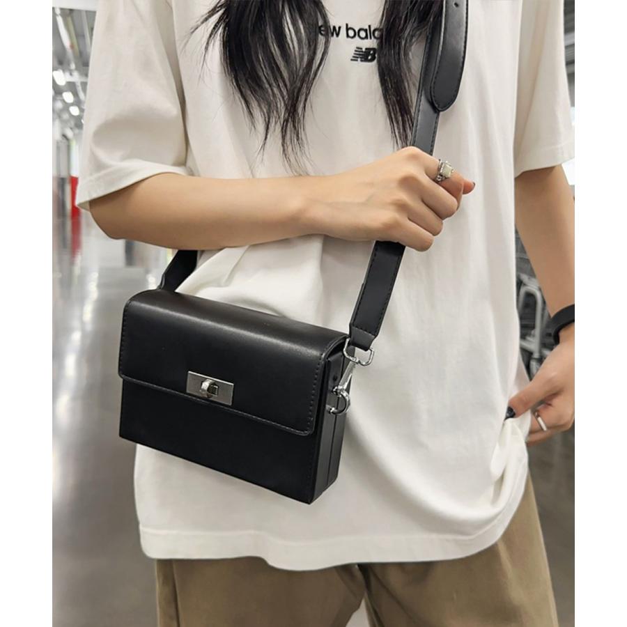 スクエア ショルダーバッグ 斜めがけ鞄黒 5,636円