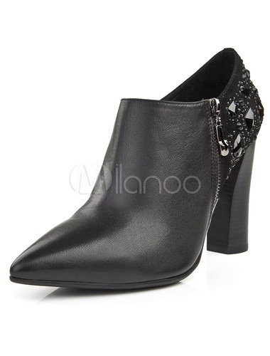 ディテラインストーン付きポインテッドトゥチャンキーヒールブーティ