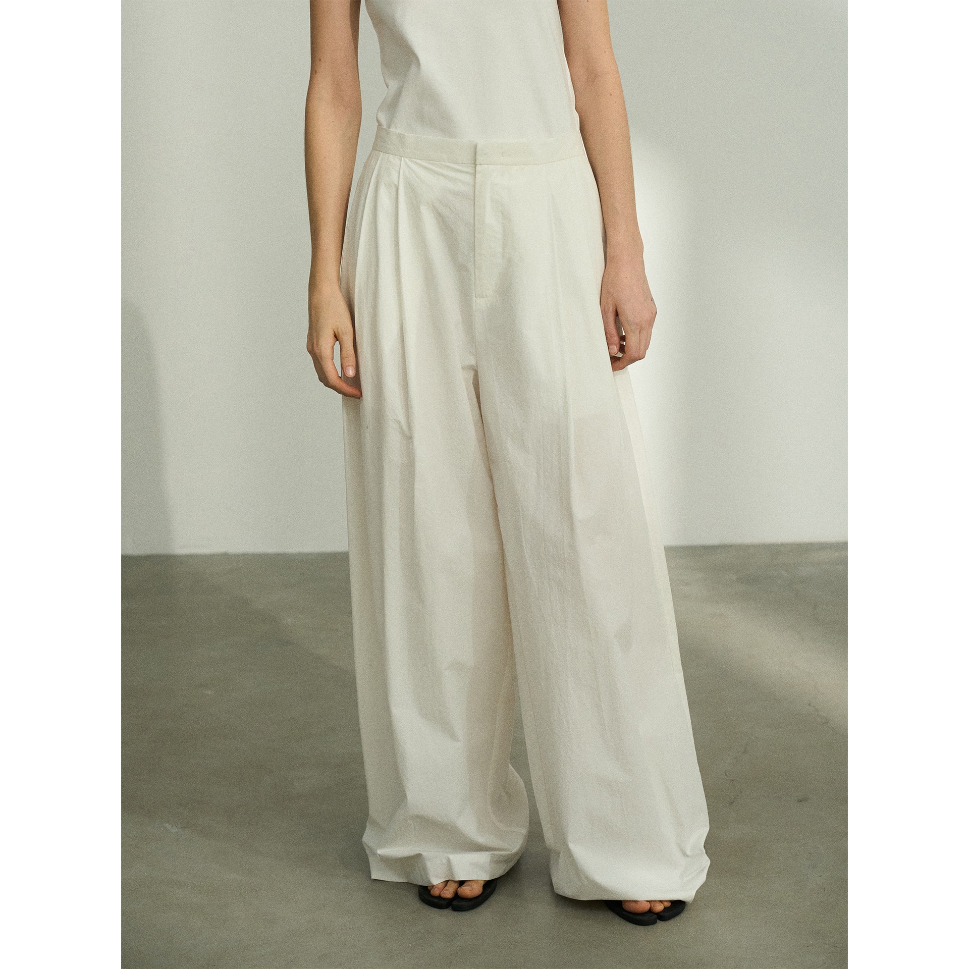 夏の新型近江日焼け綿の軽薄で滑らかなギャザー高密度織りカジュアルパンツc4084