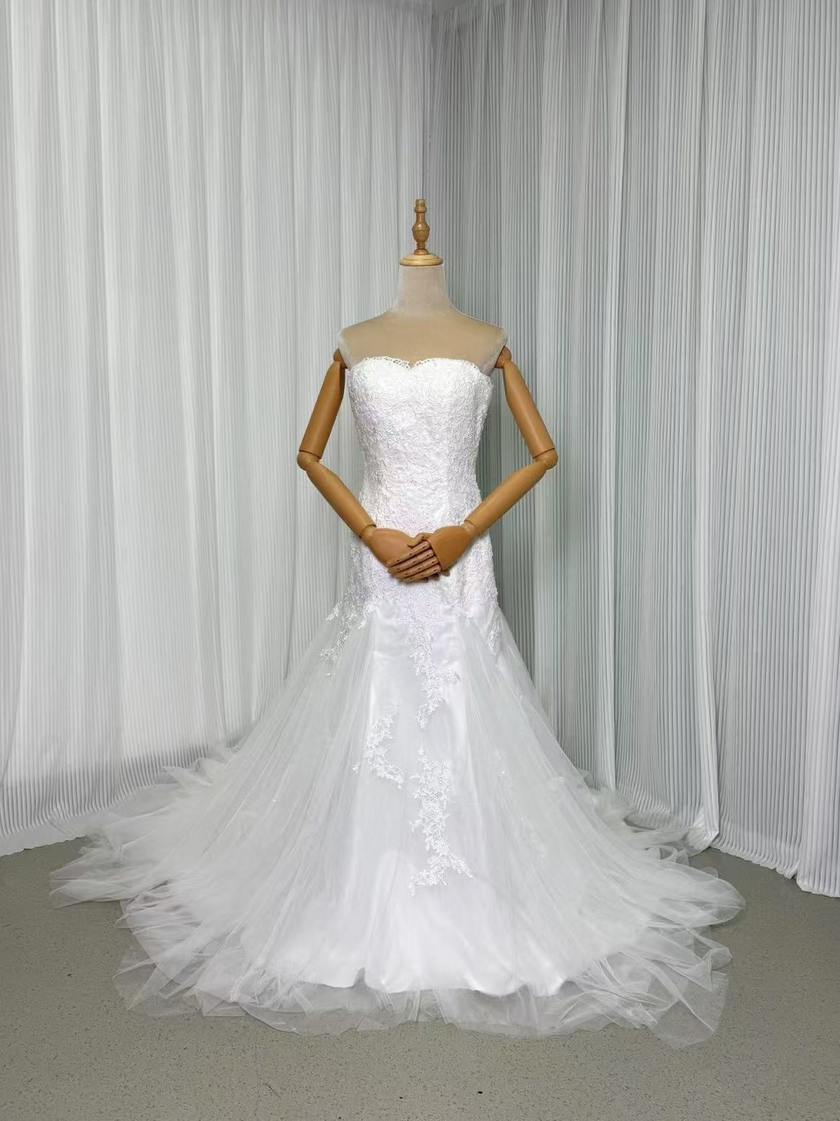 フランス風 ウェディングドレス ベアトップ 贅沢な総レース くるみボタン 結婚式/披露宴