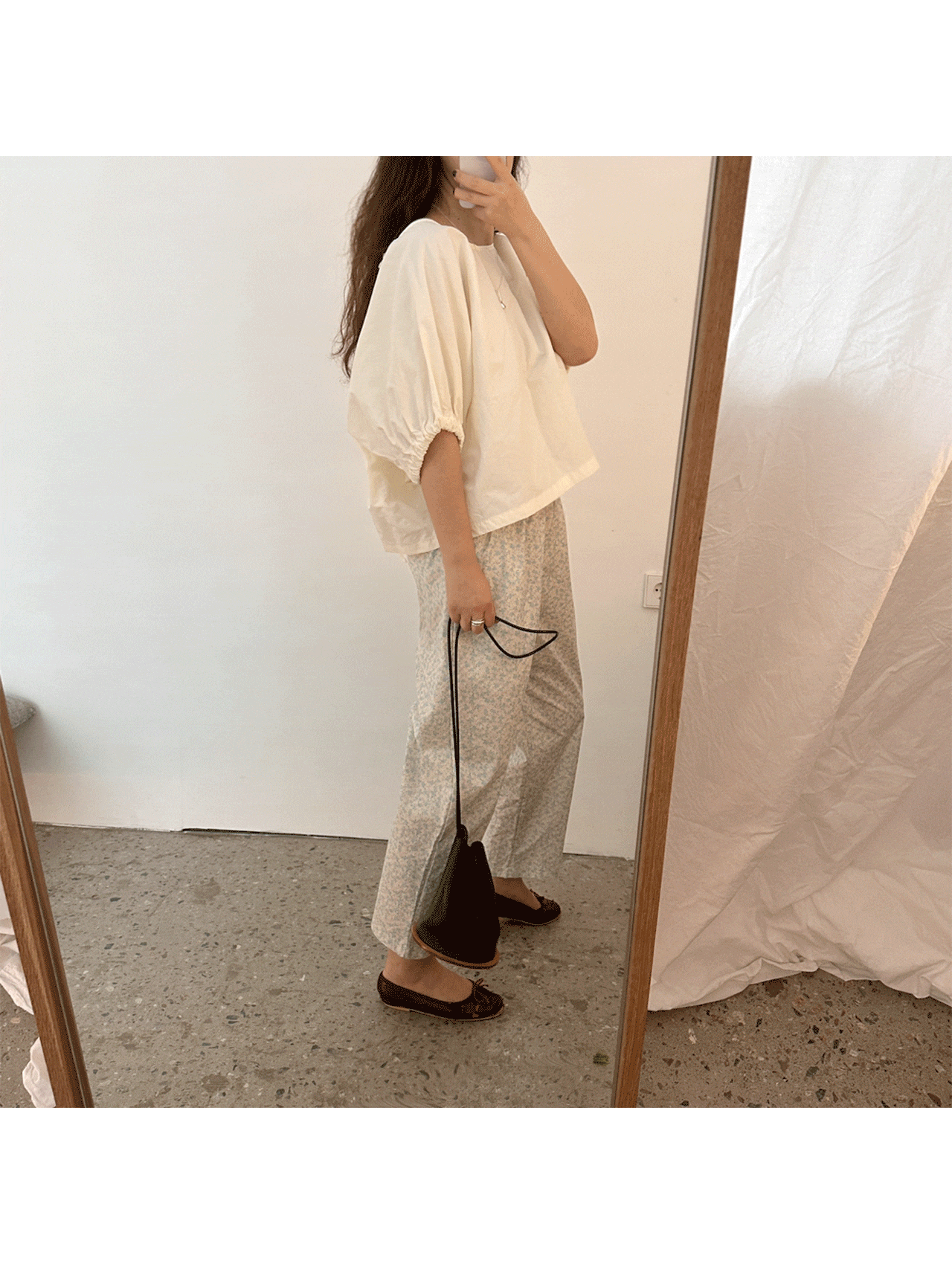 ほのかなフラワーパンツ